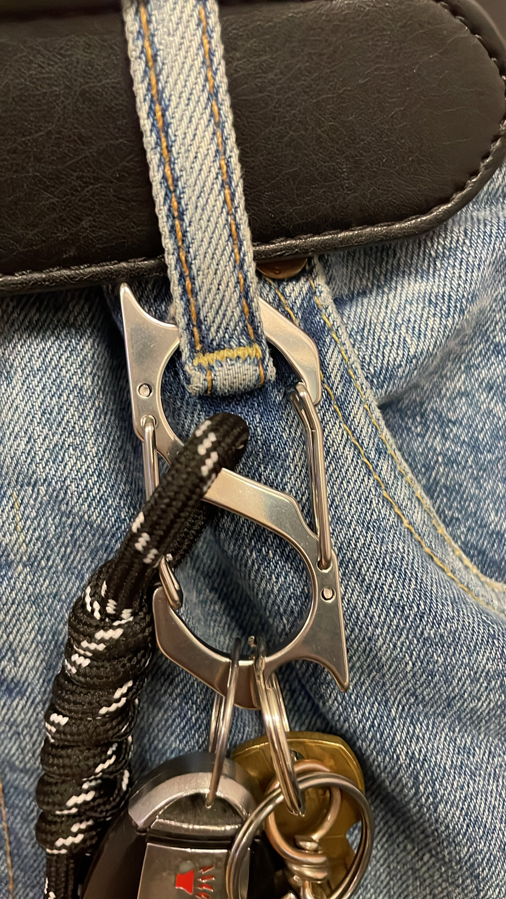 Cutthroat Carabiner